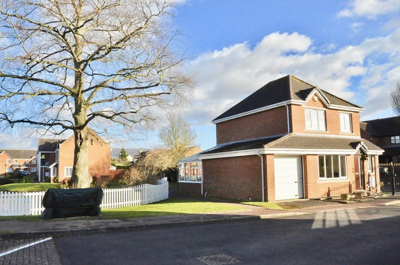 Cleeve Lake Court, Stoke Road, Cleeve, Cheltenham, GL52 8SN