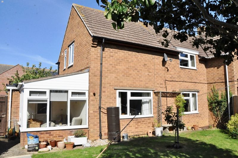 Manor Close, Wickhamford, Evesham, WR11 7SB • Chatterton Estate Agent