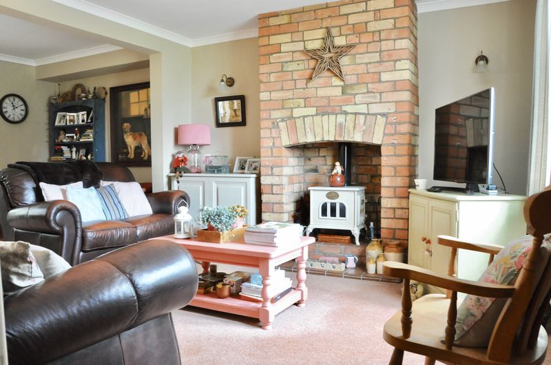 School Lane, Middle Littleton, Evesham, WR11 8LX • Chatterton Estate Agent