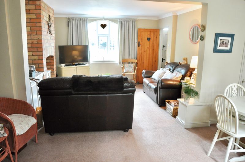 School Lane, Middle Littleton, Evesham, WR11 8LX • Chatterton Estate Agent