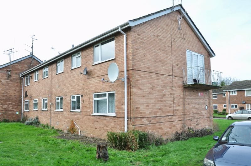 Fountain Court, Waterside, Evesham, WR11 1JX • Chatterton Estate Agent