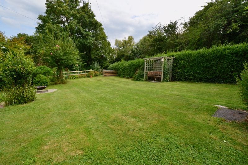 Manor Cottage, Wickhamford, Evesham, WR11 7SA • Chatterton Estate Agent