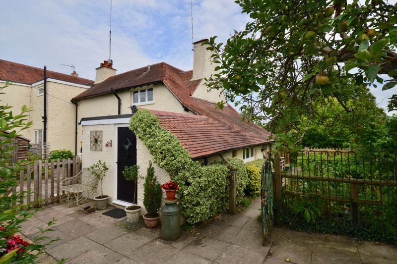 Manor Cottage, Wickhamford, Evesham, WR11 7SA • Chatterton Estate Agent