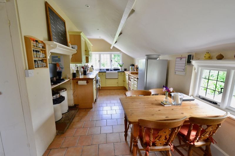 Manor Cottage, Wickhamford, Evesham, WR11 7SA • Chatterton Estate Agent