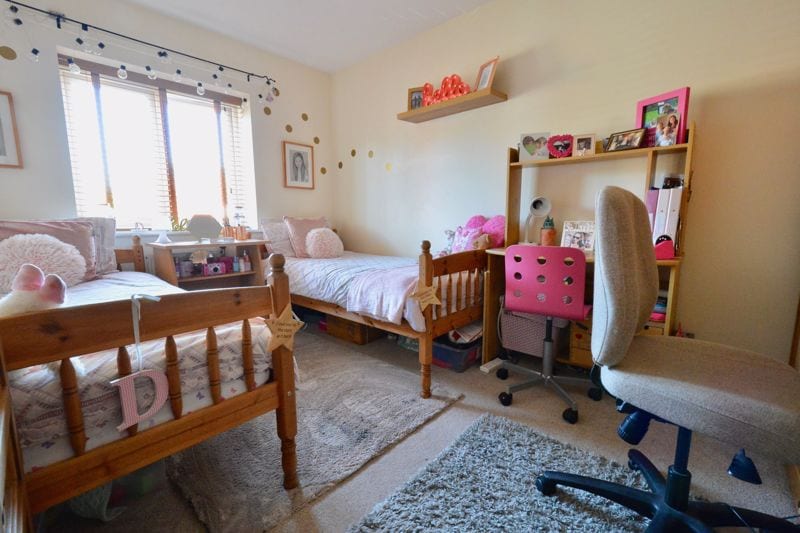 Holly Close, Bretforton, Evesham, WR11 7GY • Chatterton Estate Agent