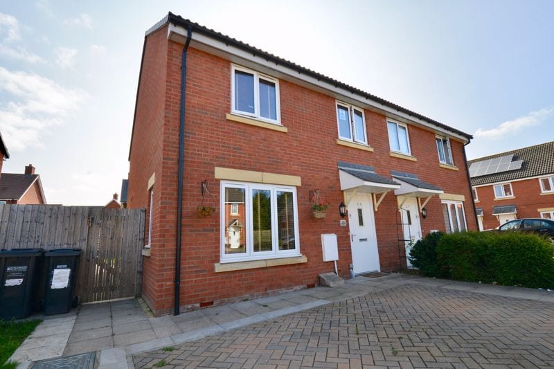 Holly Close, Bretforton, Evesham, WR11 7GY • Chatterton Estate Agent