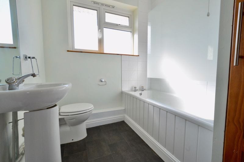 Fountain Court, Waterside, Evesham, WR11 1JX • Chatterton Estate Agent