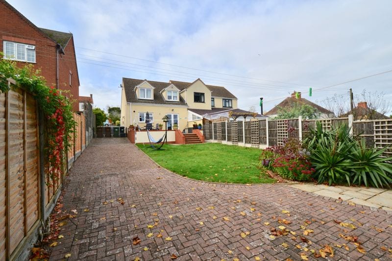 Pitchers Hill, Wickhamford, Evesham, WR11 7RT • Chatterton Estate Agent