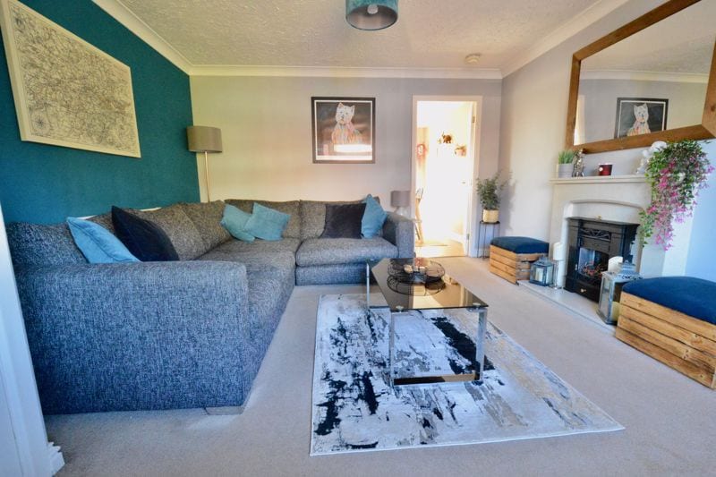 Rowan Close, Evesham, WR11 1YG • Chatterton Estate Agent