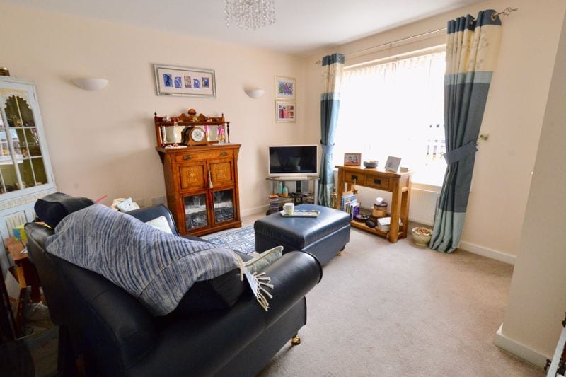 Holly Close, Evesham, WR11 7GY • Chatterton Estate Agent