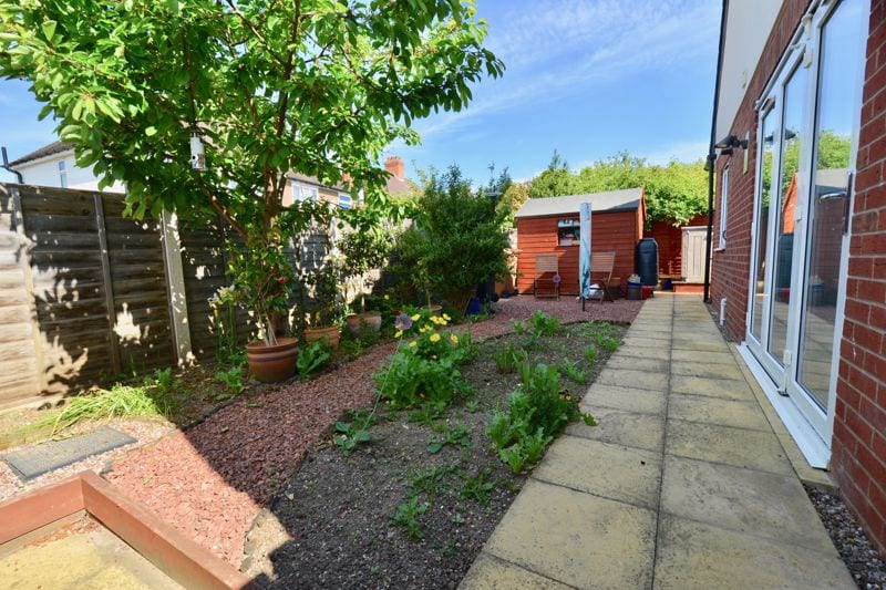 Lichfield Avenue, Evesham, WR11 3EA • Chatterton Estate Agent