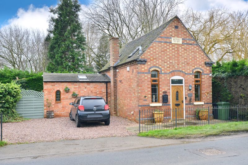 Evesham Road, Offenham, Evesham, WR11 8SA • Chatterton Estate Agent