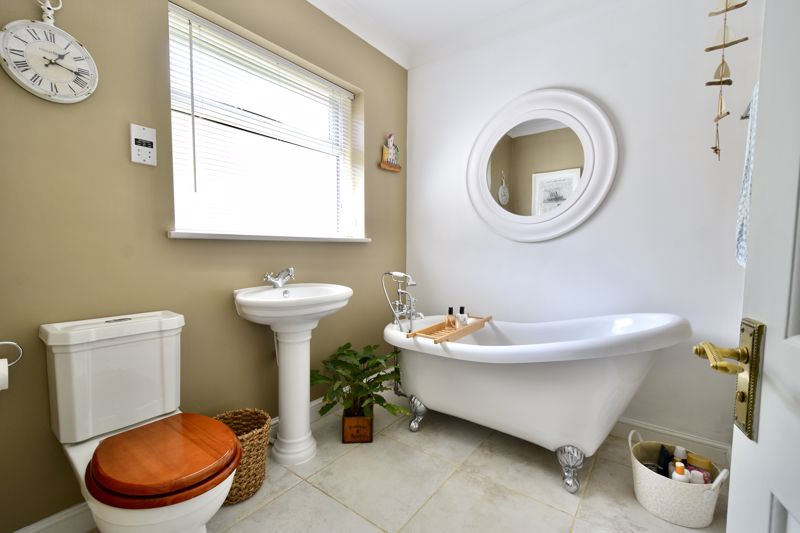 Field Barn Lane, Cropthorne, Pershore, WR10 3LY • Chatterton Estate Agent