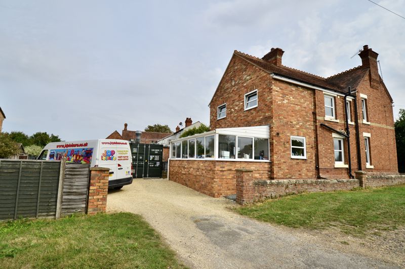 Bretforton Road, Badsey, Evesham, WR11 7XQ • Chatterton Estate Agent