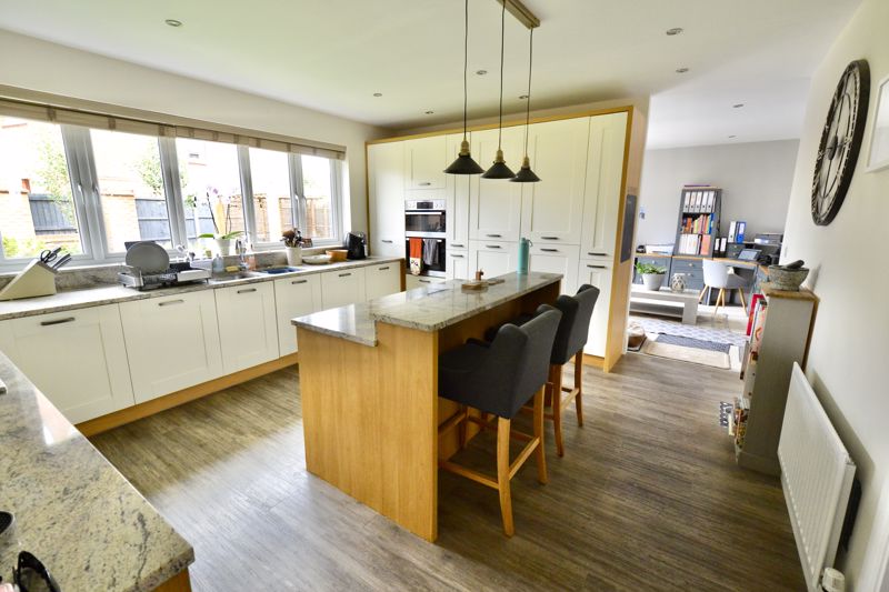 Lodge Park Drive, Evesham, WR11 3JY • Chatterton Estate Agent